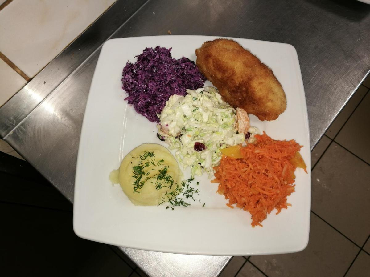 Centrum Ostra Brama Im. Jana Pawla II Skarzysko-Kamienna Luaran gambar